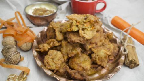 carrot cake bites with cream cheese dip