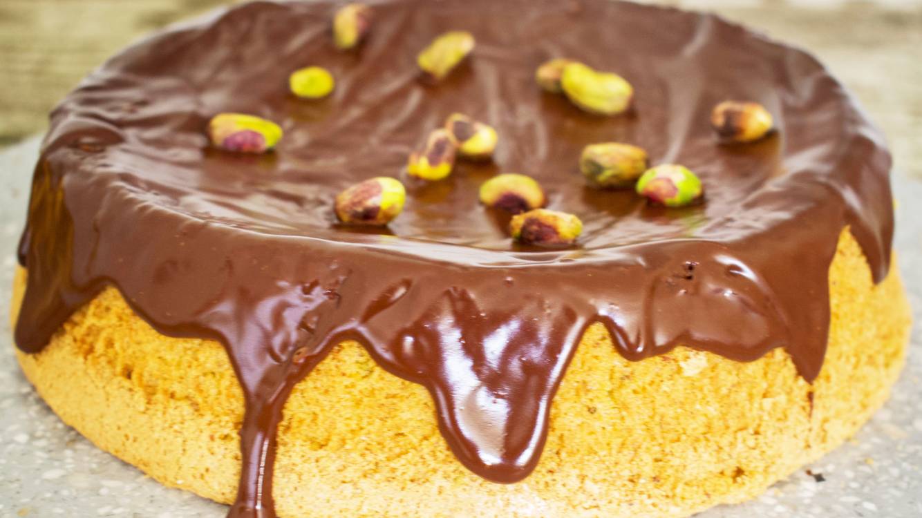 pistachio génoise sponge cake